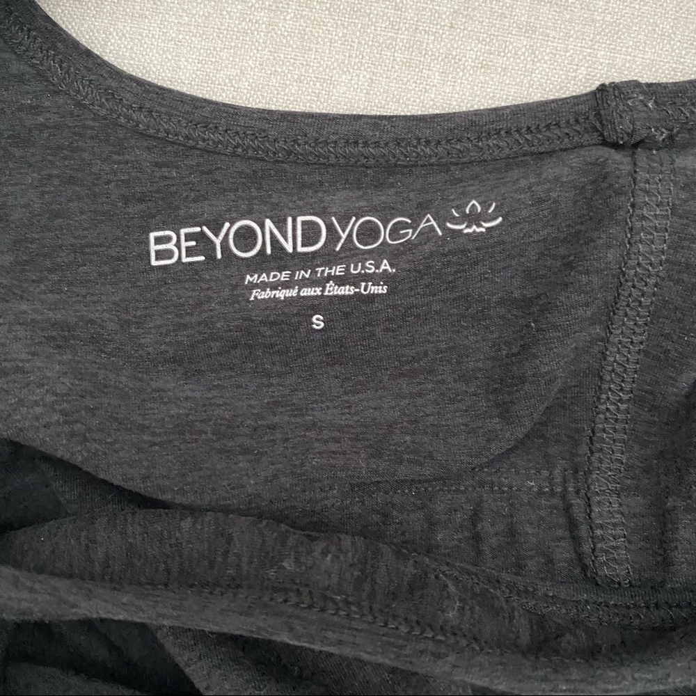 Beyond Yoga Spacedye Studio Cropped Tank Built-in Sports Bra Darkest Night - Picture 6 of 7